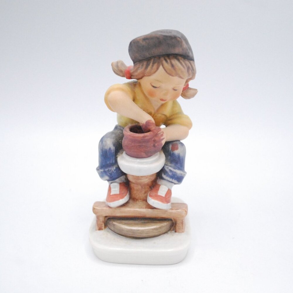 GOEBEL TODAYS CHILDREN THE LITTLE POTTER